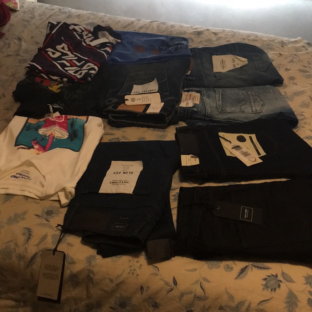 Jeans and t-shirt